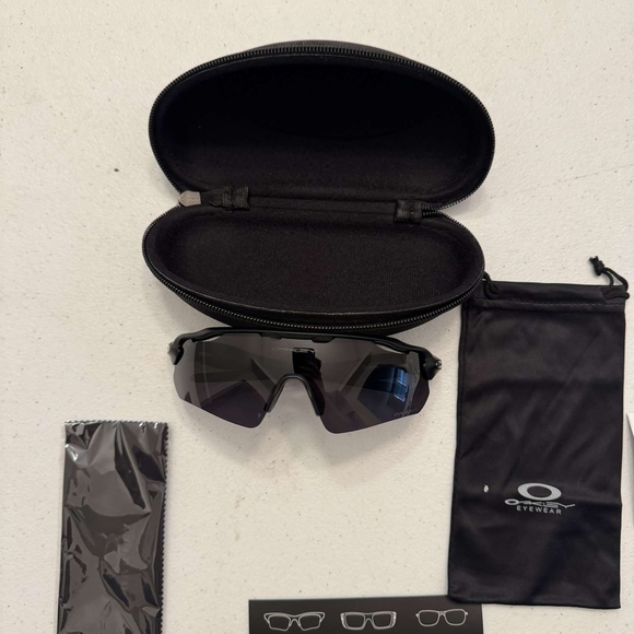 Oakley Black Performance Sunglasses - Picture 1 of 2